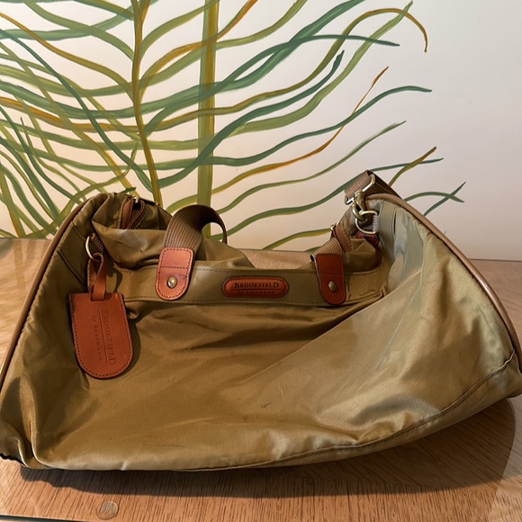 Hartmann Weekender Nylon and Leather Crossbody Perfect for Carry On or Getaway - Picture 4 of 8